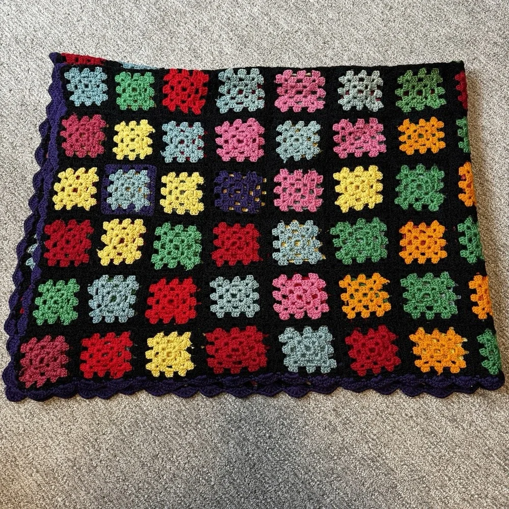 VTG GRANNY SQUARE Handmade Crochet Purple Ruffle Border 60x45 Afghan Throw 1970s